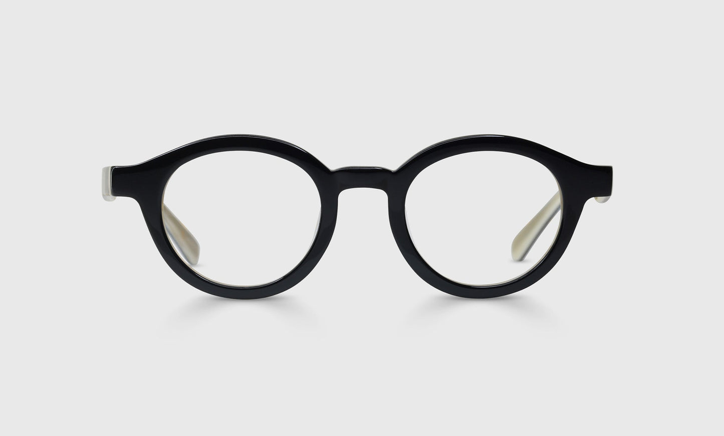 [00 - Black Outside and White Horned Inside]