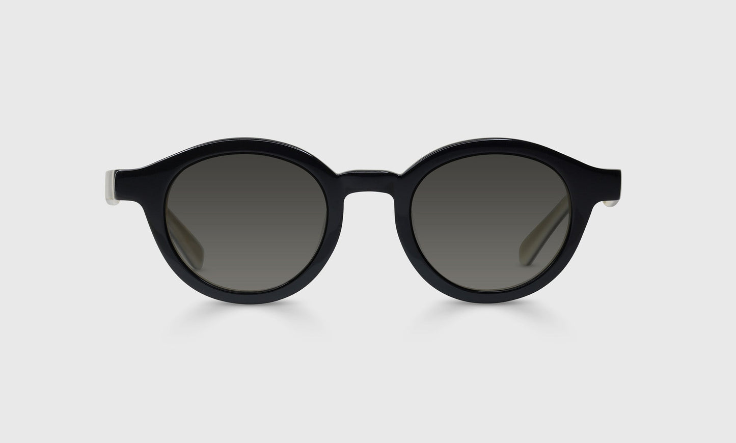 [00 - Black Outside and White Horned Inside]