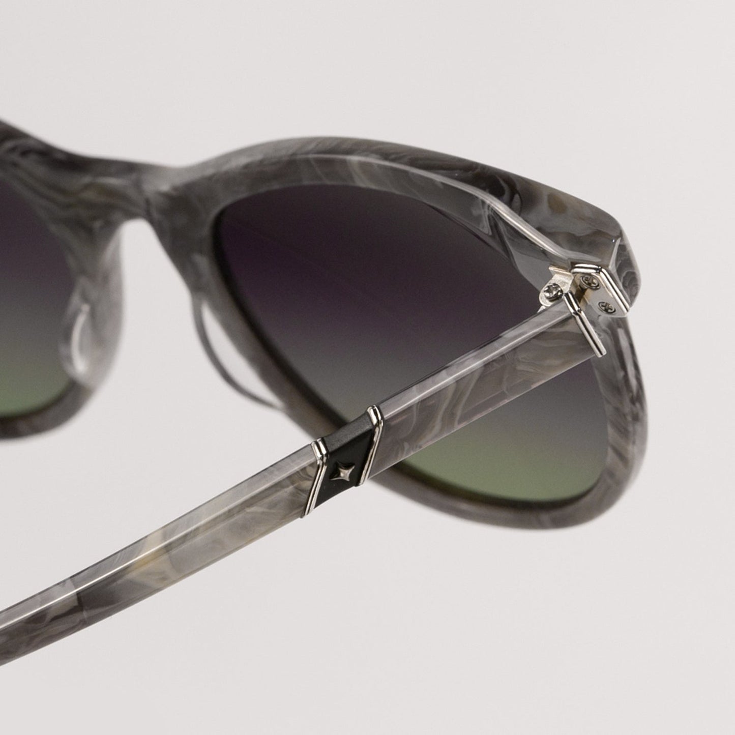 [Burgundy Tortoise / 18K (Brown Gradient Lens)]